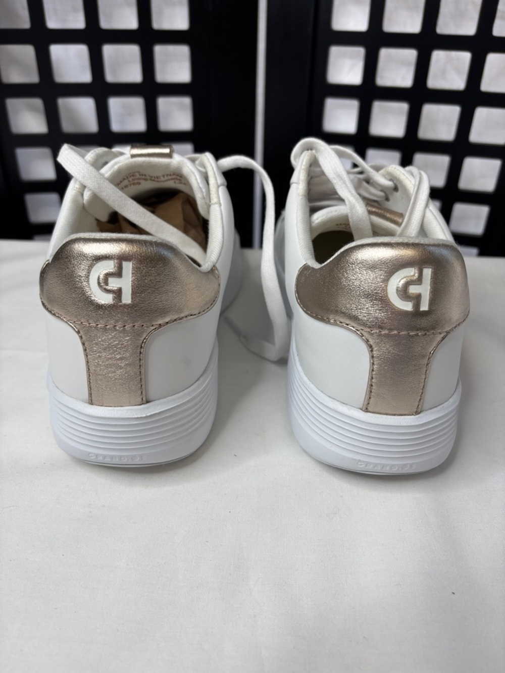 🤍 Cole Haan Grand Crosscourt 9C Sneakers Women's White Leather Gold Casual 🤍 - Picture 4 of 9